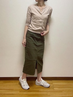スニーカーを使った カーキスカート の人気ファッションコーディネート Wear