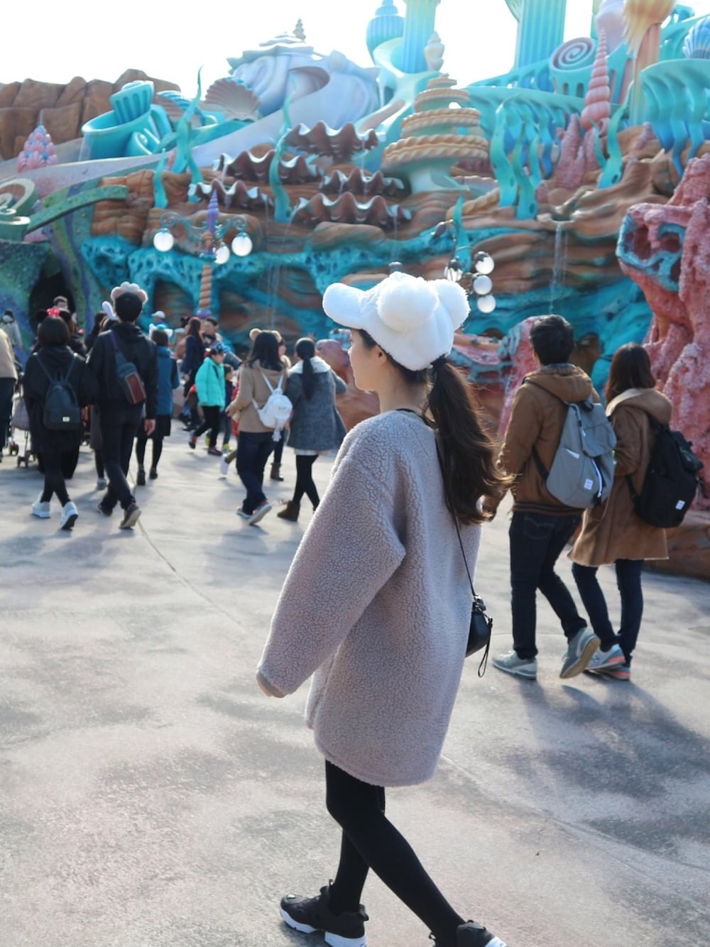 「モコモコワンピース、冬コーデ、ゆるコーデ、ラクチンコーデ、シンプルコーデ、もこもこ、ベージュ、ディズニー、ラフ、低身長」｜「KBFのアイテム（ワンピース、ベージュ系）」を使った、アサカさん（レディース・152cm）の秋コーディネートの1枚目の写真