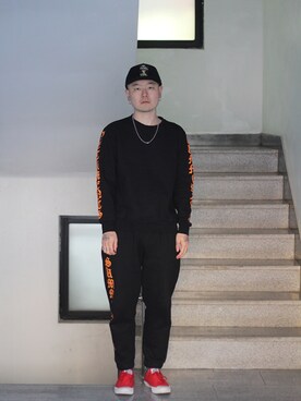 「アイテム（スーツパンツ、グリーン系）」を使った、최송혁さん（メンズ・179cm）の冬コーディネート