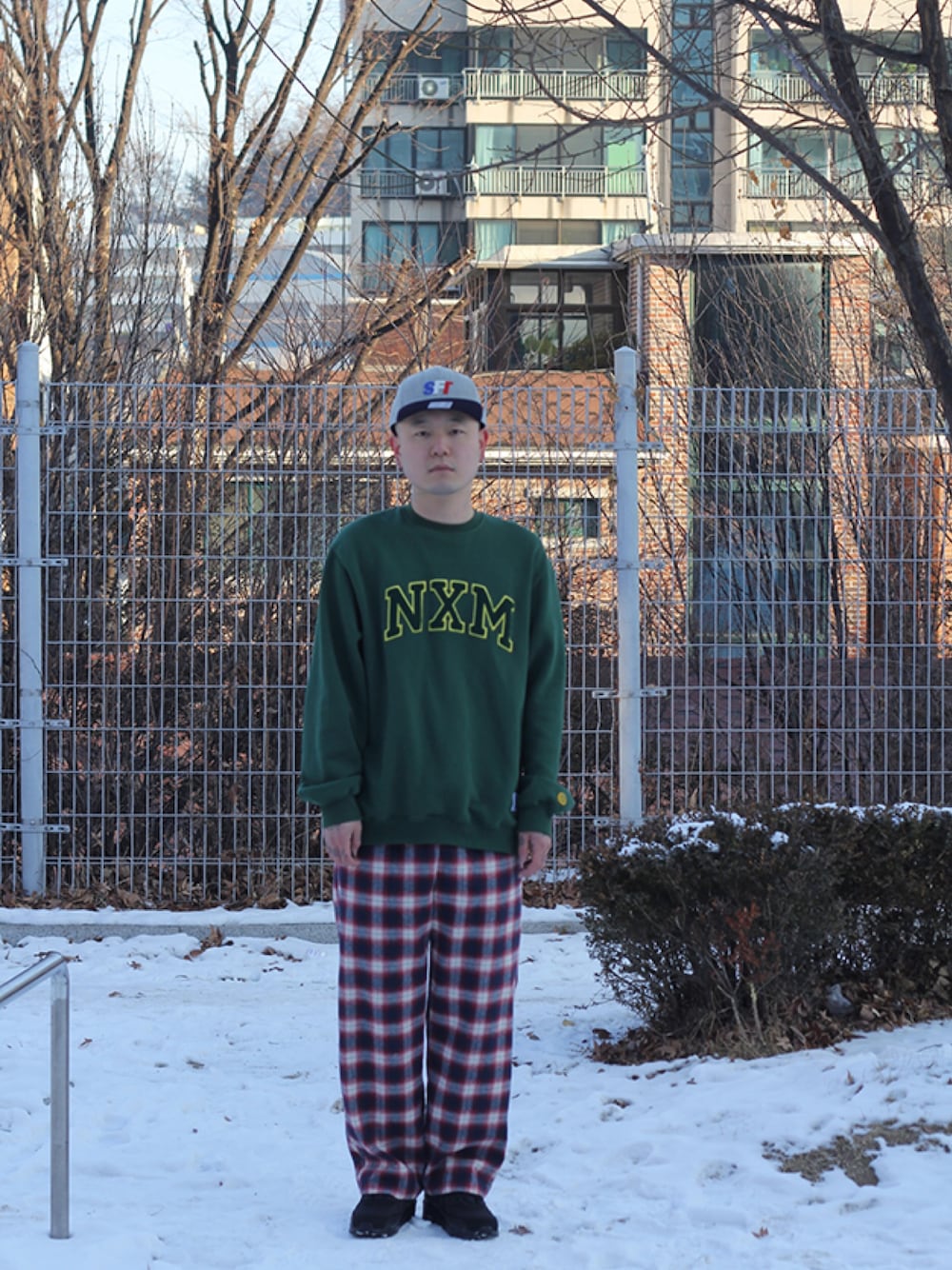 「no brandのアイテム（つなぎ/オールインワン、レッド系）」を使った、최송혁さん（メンズ・179cm）の冬コーディネートの1枚目の写真
