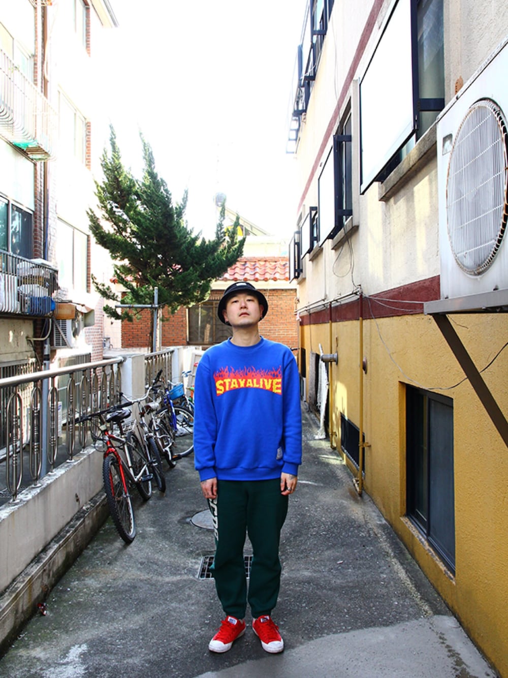 「no brandのアイテム（スーツベスト、パープル系）」を使った、최송혁さん（メンズ・179cm）の冬コーディネートの1枚目の写真