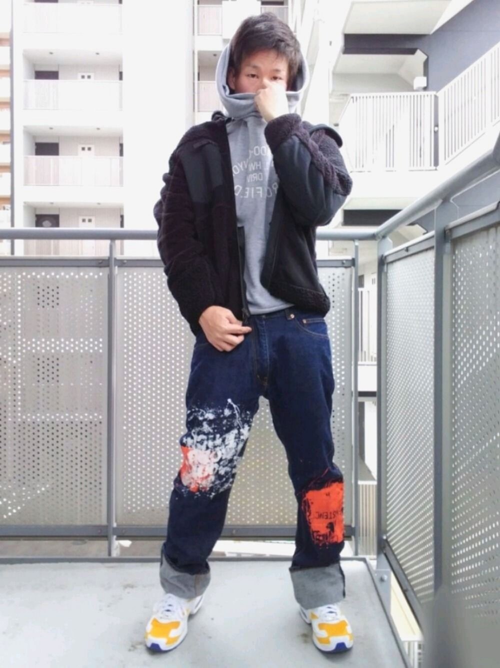 「パーカー、プチプラ、UNIQLO、エアマックス、低身長、シンプル、カジュアル、デニムパンツ、ワイドパンツ」｜「NIKEのNIKE AIR MAX2 LIGHT（スニーカー、ホワイト系）」を使った、ゆきだるまさん（メンズ・168cm）の春コーディネートの1枚目の写真