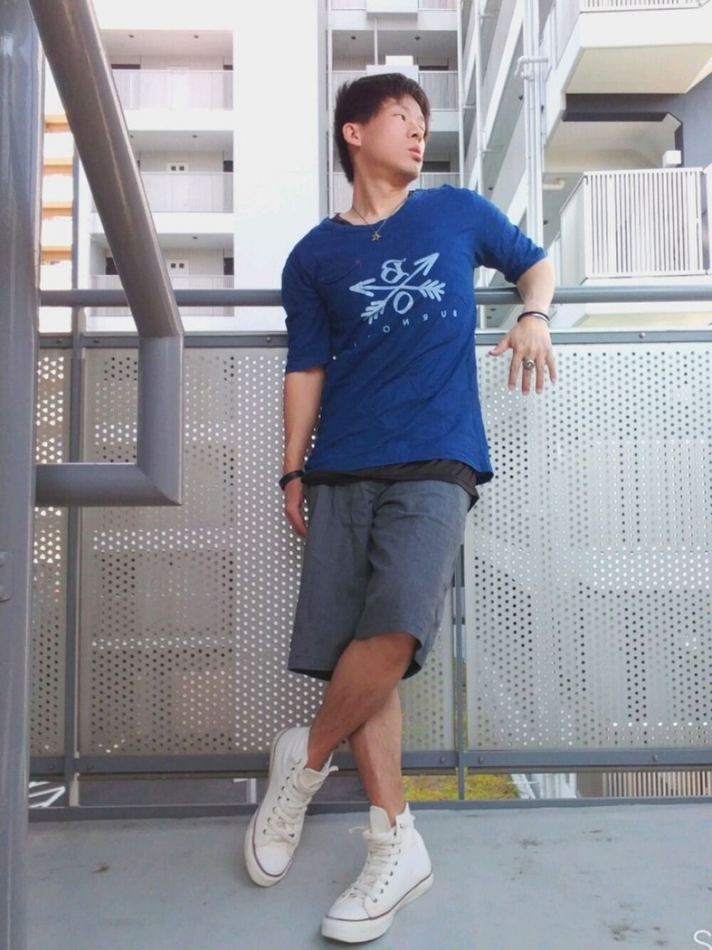 「カジュアル、低身長、ハーフパンツ、今日のコーデ、夏コーデ、ゆるコーデ、お洒落さんとつながりたい、休日スタイル、いいね、save、フォローお願いします🤑、UVERworld」｜「Dickiesの【Dickies/ディッキーズ】別注ワイドハーフパンツ/748424（チノパンツ、グレー系）」を使った、ゆきだるまさん（メンズ・168cm）の春コーディネートの1枚目の写真