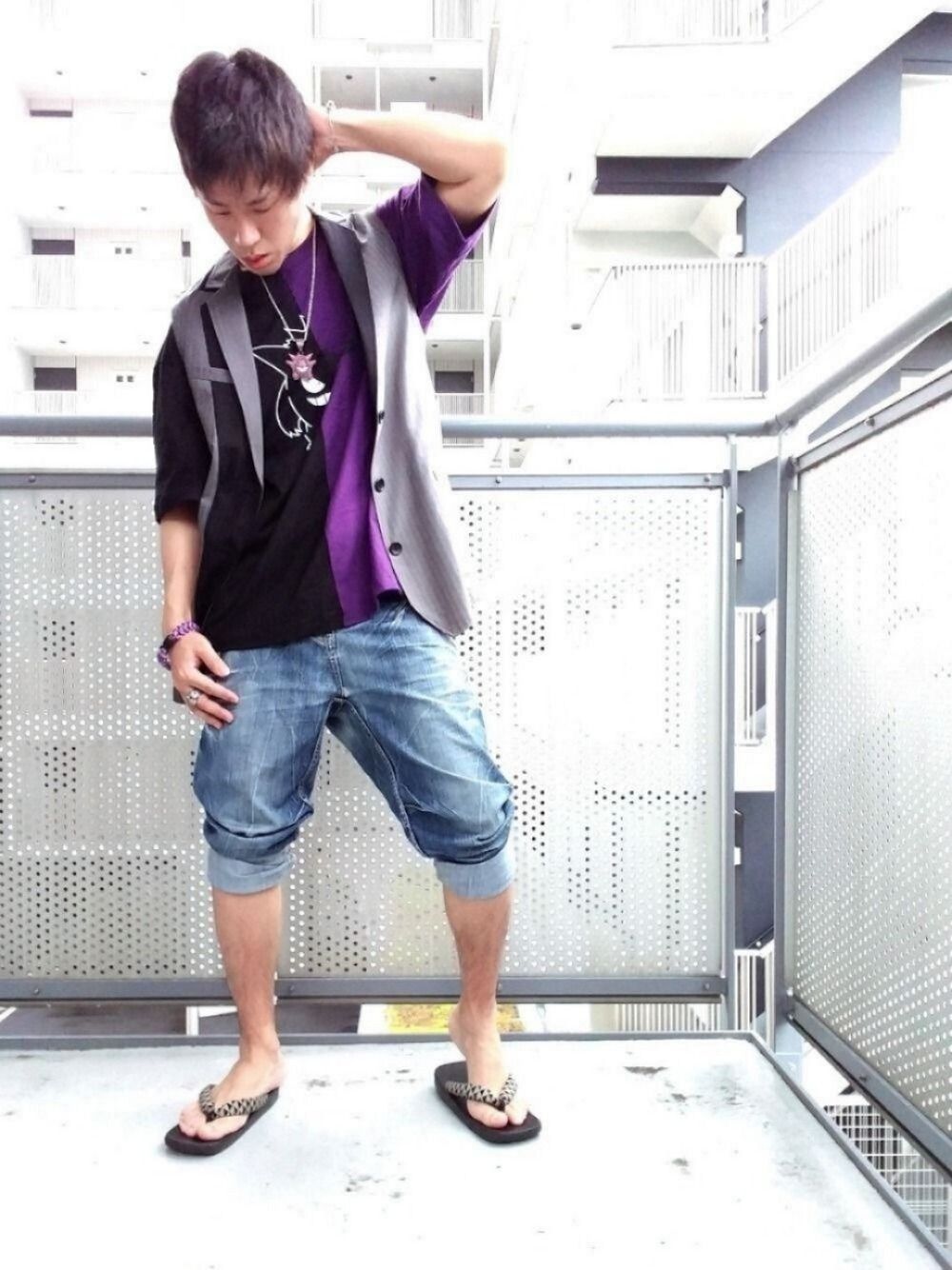 「シンプル、プチプラ、低身長、きれいめカジュアル、Tシャツ、GU、ロゴT、古着MIX、ベスト」｜「GUのアイテム（トップス、ブラック系）」を使った、ゆきだるまさん（メンズ・168cm）の夏コーディネートの1枚目の写真