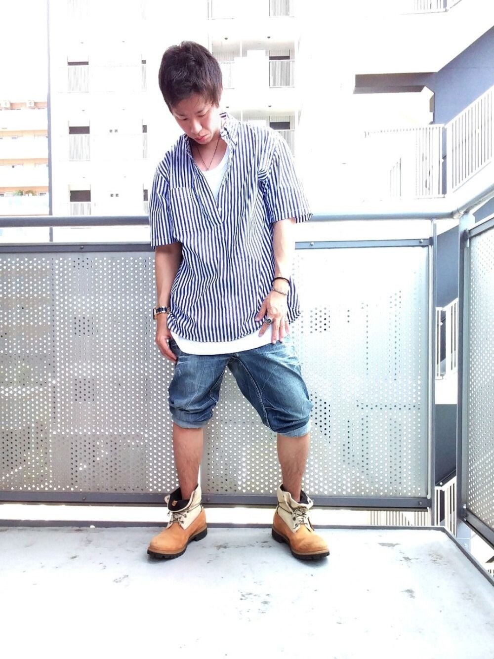 「ストライプ、おしゃれさんと繋がりたい、夏コーデ、プチプラ、UNIQLO、ゆるコーデ、ビッグシルエット」｜「UNIQLOのエクストラファインコットンブロードストライププルオーバーシャツ（ボタンダウン・半袖）（シャツ/ブラウス、ブルー系）」を使った、ゆきだるまさん（メンズ・168cm）の夏コーディネートの1枚目の写真