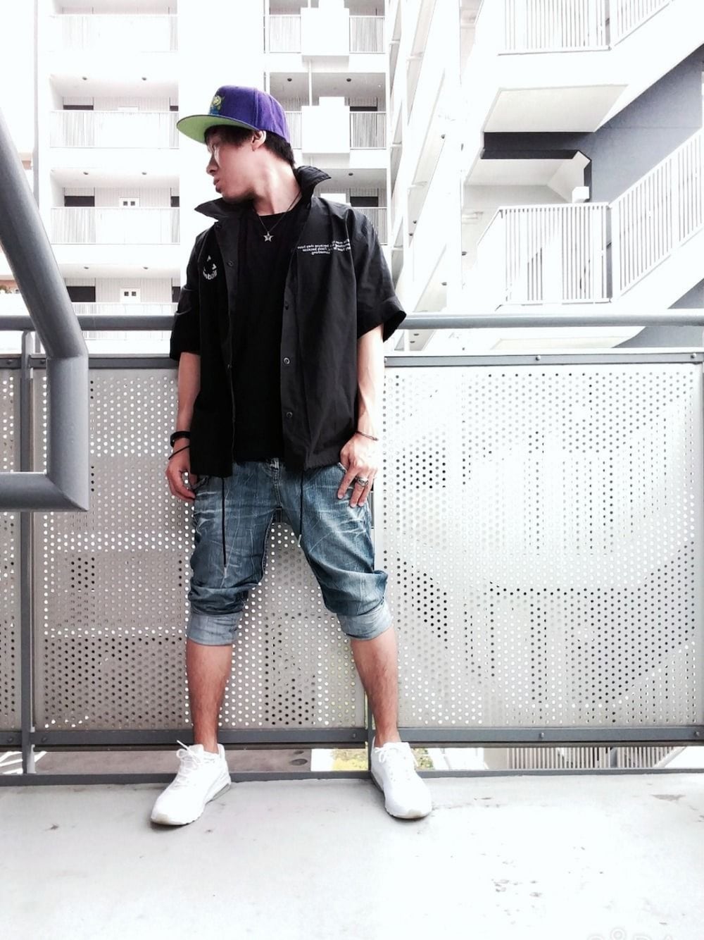 「夏、シンプル、低身長、黒、プチプラ、キャップ、おしゃれさんと繋がりたい、ストリート、ストリートMIX、きれいめカジュアル」｜「WEGOのWEGO/転写シートプリントコーチジャケット（シャツ/ブラウス、ブラック系）」を使った、ゆきだるまさん（メンズ・168cm）の夏コーディネートの1枚目の写真