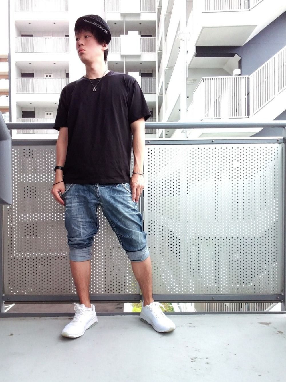 「低身長、シンプル、カジュアル、モノトーン、ナイキ、夏、スニーカーコーデ、今日のコーデ、キャップ、UVERworld」｜「UVERworldのUVERworldのLIVEグッズ　キャップ（キャップ、ブラック系）」を使った、ゆきだるまさん（メンズ・168cm）の夏コーディネートの1枚目の写真