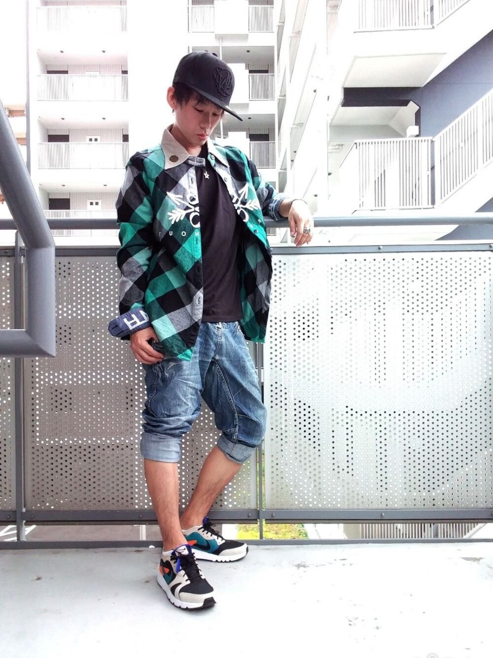 「UVERworld、シンプル、低身長、シャツ、スニーカー、キャップ、バーンアウト、おしゃれさんと繋がりたい、NIKE」｜「BURNOUTのアイテム（トップス、グリーン系）」を使った、ゆきだるまさん（メンズ・168cm）の夏コーディネートの1枚目の写真