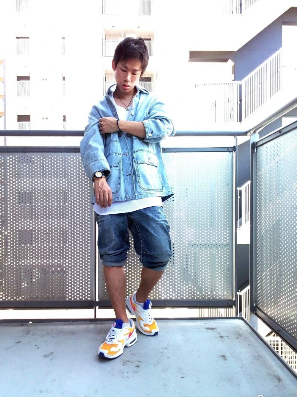 「おしゃれさんと繋がりたい、夏コーデ、デニムジャケット、デニム、低身長、UNIQLO、プチプラ、スニーカー、ビッグシルエット、夏セールで買いました」｜「UNIQLOのデニムワークジャケット（ブルゾン、ブルー系）」を使った、ゆきだるまさん（メンズ・168cm）の夏コーディネートの1枚目の写真