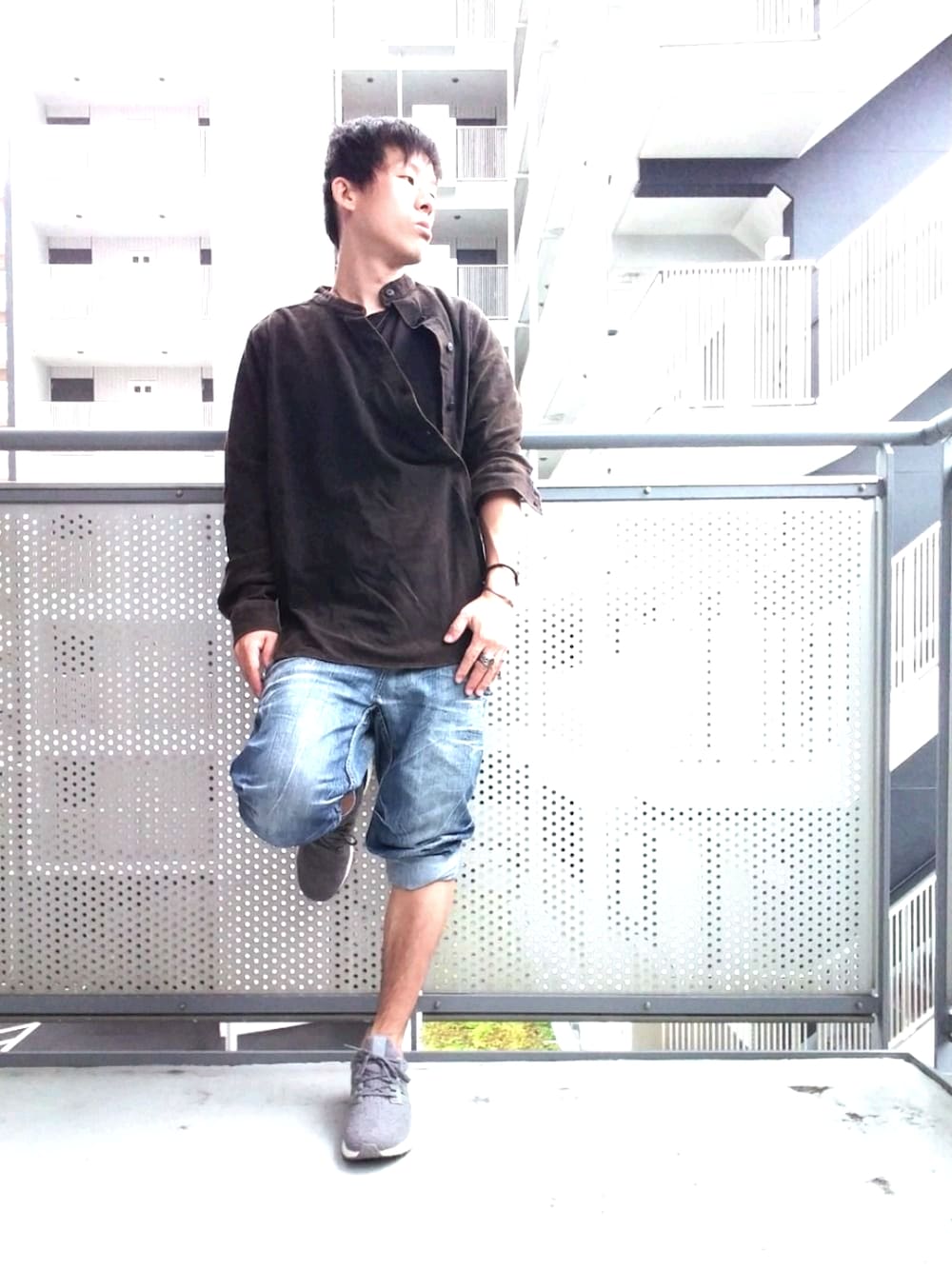 「ZARA、ZARA MAN、低身長、シャツスタイル、スニーカー、プチプラ、シンプルコーデ、大人カジュアル、おしゃれさんと繋がりたい、夏セールで買いました」｜「adidasのadidas アディダス ultraBOOSTルトラブースト BB6167 18SP GRY/GRY/BLK（スニーカー、グレー系）」を使った、ゆきだるまさん（メンズ・168cm）の夏コーディネートの1枚目の写真