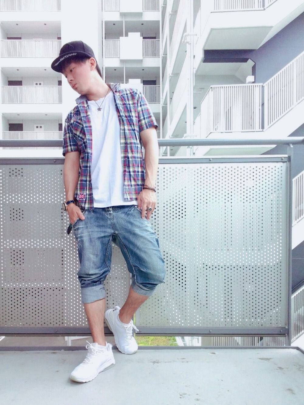 「低身長、ユニクロ、チェック、チェツクシャツ、おしゃれさんと繋がりたい、夏コーデ、プチプラ、スニーカー、夏」｜「NIKEのナイキ NIKE AIR MAX MOTION LW SE 833260 110（スニーカー、ホワイト系）」を使った、ゆきだるまさん（メンズ・168cm）の夏コーディネートの1枚目の写真