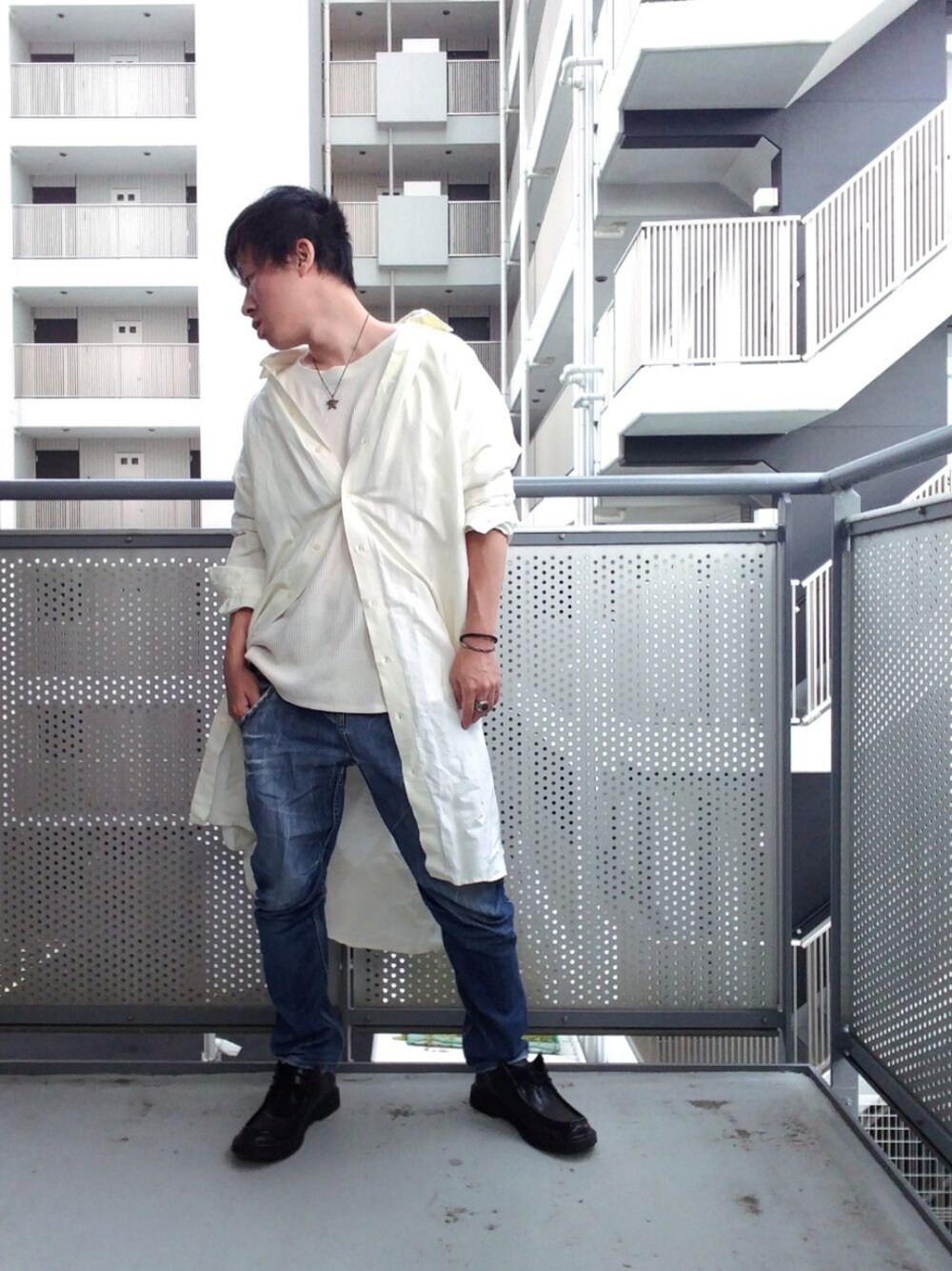 「プチプラ、秋のマイ旬スタイル、お洒落さんとつながりたい、UNIQLO、GU、カジュアル、低身長、秋服」｜「UNIQLOのリネンブレンドシャツワンピース（長袖）（ワンピース、ホワイト系）」を使った、ゆきだるまさん（メンズ・168cm）の秋コーディネートの1枚目の写真
