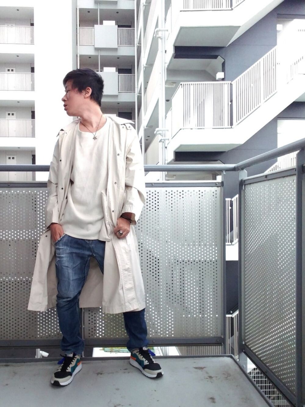 「UNIQLO、ユニクロ、プチプラ、秋のマイ旬スタイル、シンプルコーデ、お洒落さんとつながりたい、きれいめカジュアル、大人コーデ、低身長」｜「NIKEの【NIKE/ナイキ】ATSUMA/849713（スニーカー、ベージュ系）」を使った、ゆきだるまさん（メンズ・168cm）の秋コーディネートの1枚目の写真
