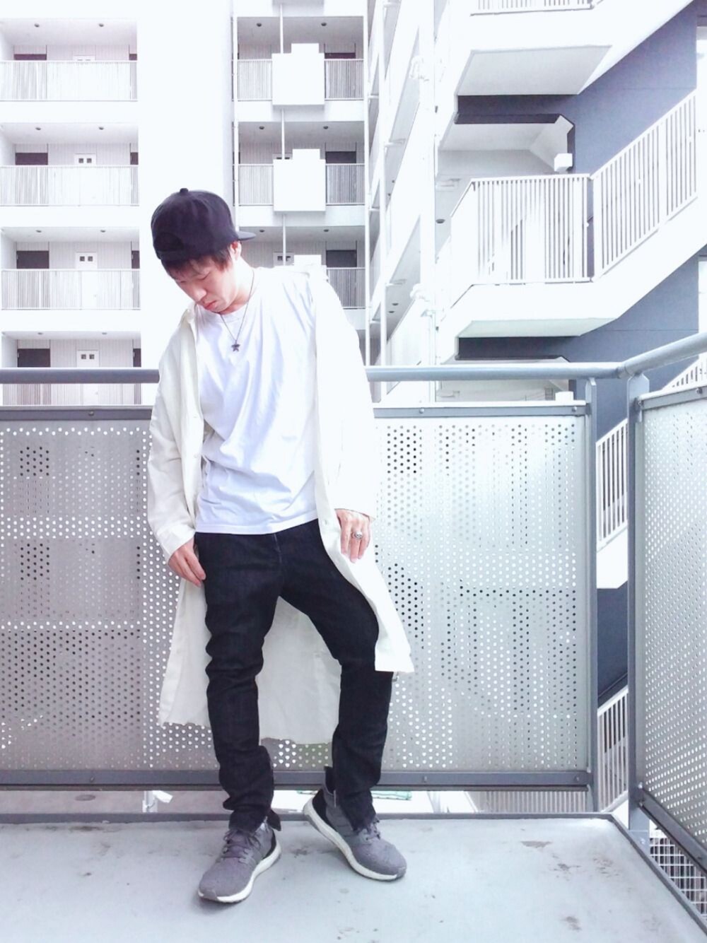 「低身長、ユニクロ、UNIQLO、お洒落さんとつながりたい、シンプルコーデ、秋冬コーデ、プチプラ、UVERworld」｜「UVERworldのUVERworldのLIVEグッズ　キャップ（キャップ、ブラック系）」を使った、ゆきだるまさん（メンズ・168cm）の秋コーディネートの1枚目の写真
