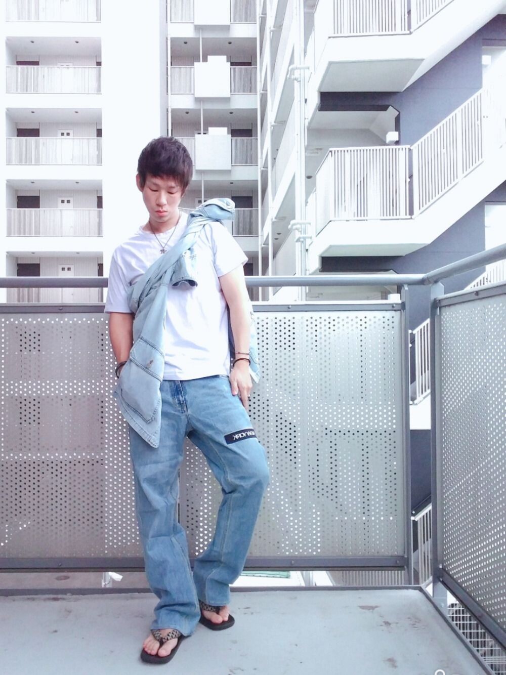 「たすき掛け、UNIQLO、ユニクロ、プチプラ、低身長、セットアップ風、ビッグシルエット」｜「UNIQLOのデニムワークジャケット（ブルゾン、ブルー系）」を使った、ゆきだるまさん（メンズ・168cm）の冬コーディネートの1枚目の写真