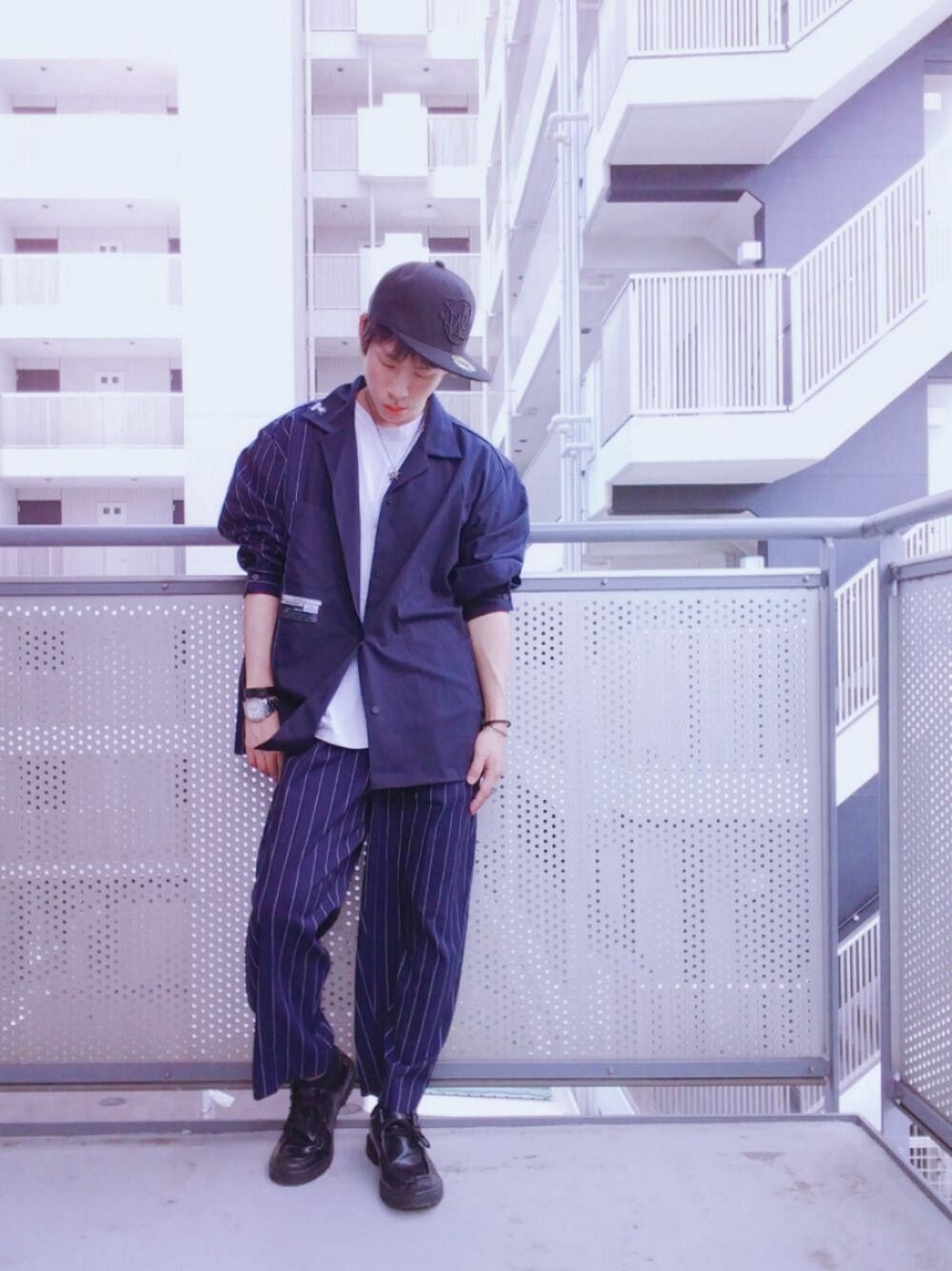 「おしゃれさんと繋がりたい、オーバーサイズ、プチプラ、大人コーデ、ゆるコーデ、低身長、GU、MIHARAYASUHIRO、セットアップ、モード」｜「UVERworldのUVERworldのLIVEグッズ　キャップ（キャップ、ブラック系）」を使った、ゆきだるまさん（メンズ・168cm）の春コーディネートの1枚目の写真
