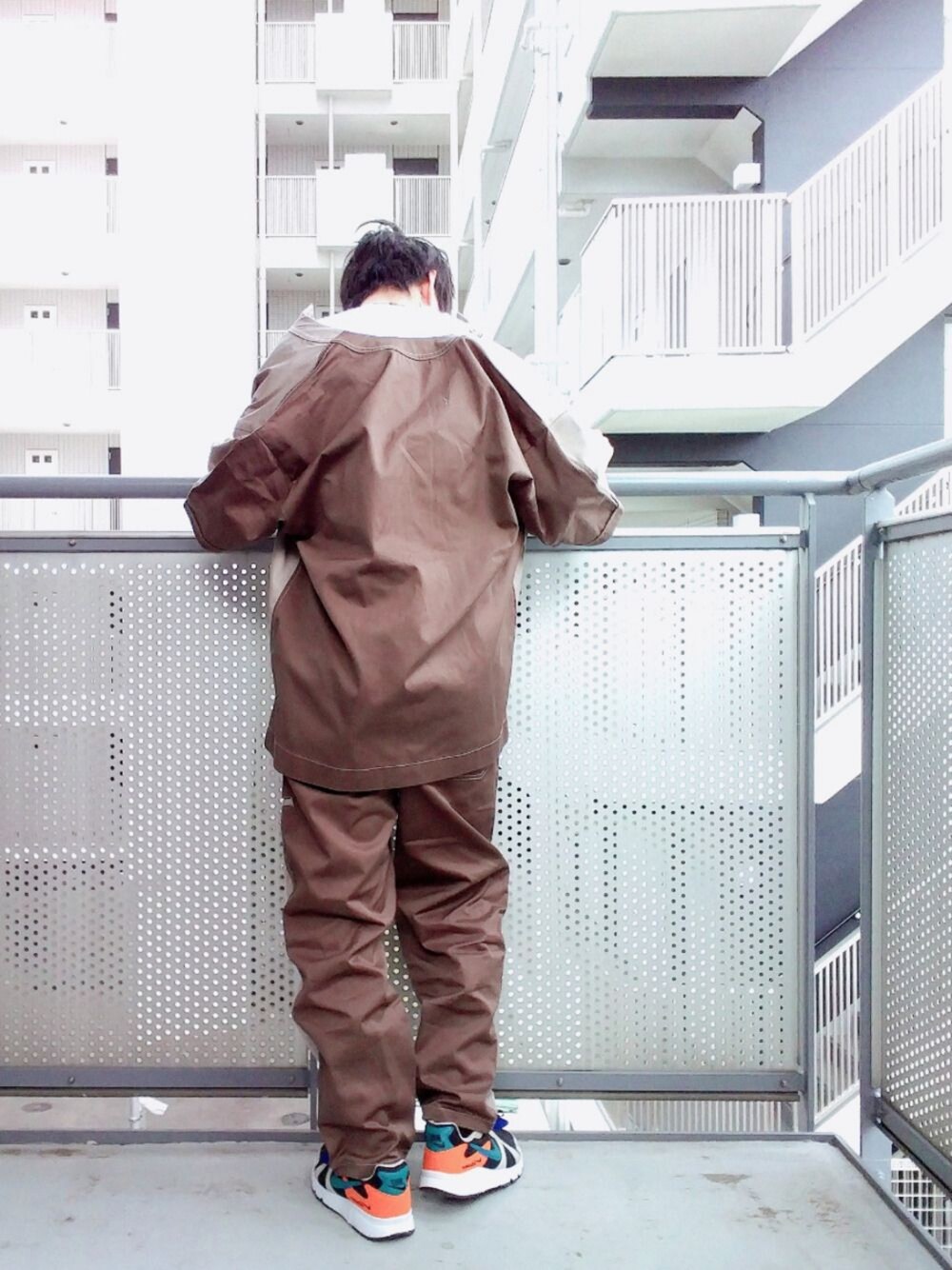 「おしゃれさんと繋がりたい、セットアップ、低身長、GU、プチプラ、MIHARAYASUHIRO、スニーカー、シェフパンツ、ゆるコーデ」｜「NIKEの【NIKE/ナイキ】ATSUMA/849713（スニーカー、ベージュ系）」を使った、ゆきだるまさん（メンズ・168cm）の春コーディネートの1枚目の写真