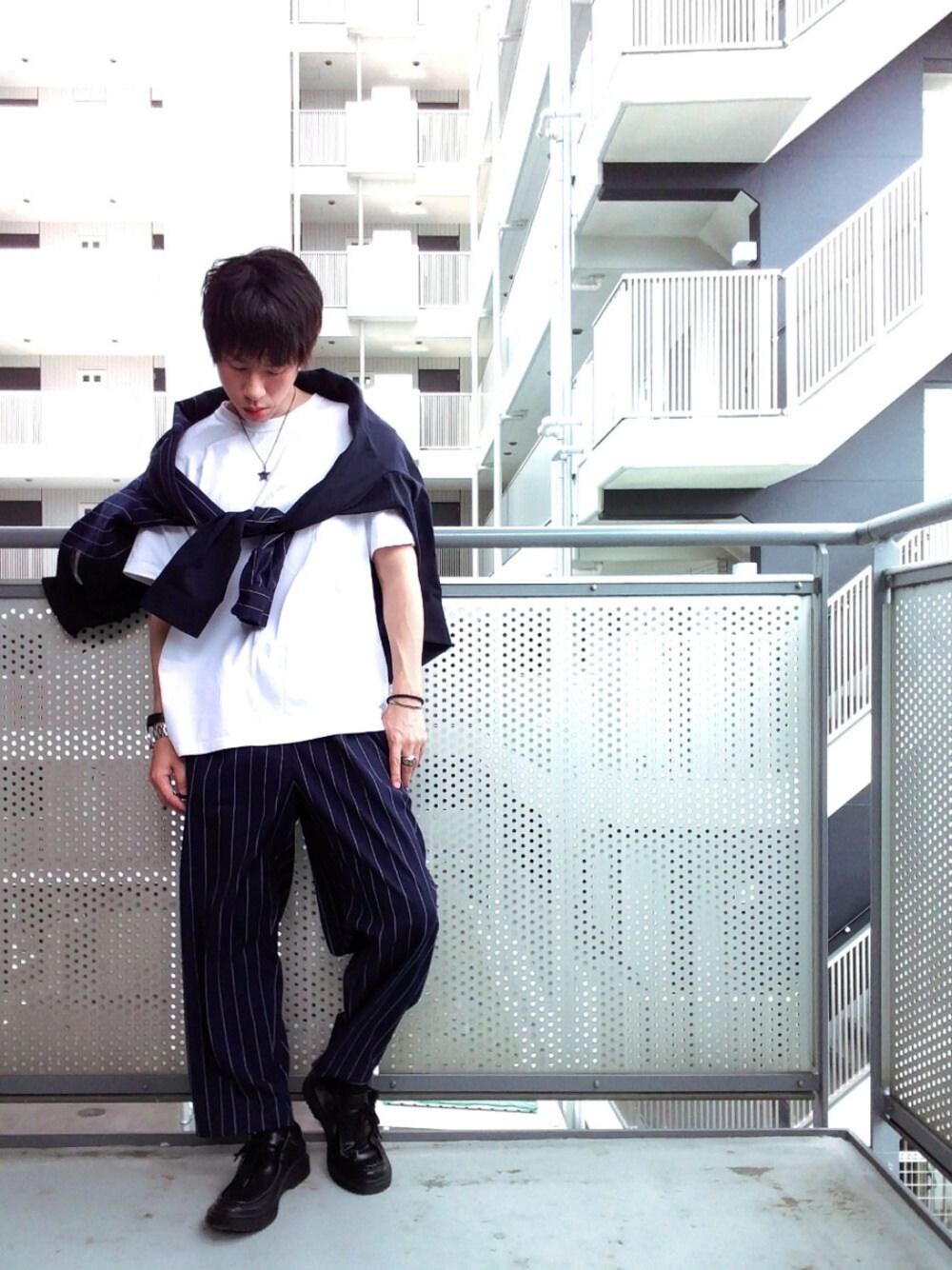 「セットアップ、MIHARAYASUHIRO、GU、プチプラ、モノトーン、オーバーサイズ、おしゃれさんと繋がりたい、低身長、休日スタイル、春夏コーデ」｜「UNIQLOのUNIQLO and ALEXANDER WANG

（Tシャツ/カットソー、ホワイト系）」を使った、ゆきだるまさん（メンズ・168cm）の春コーディネートの1枚目の写真