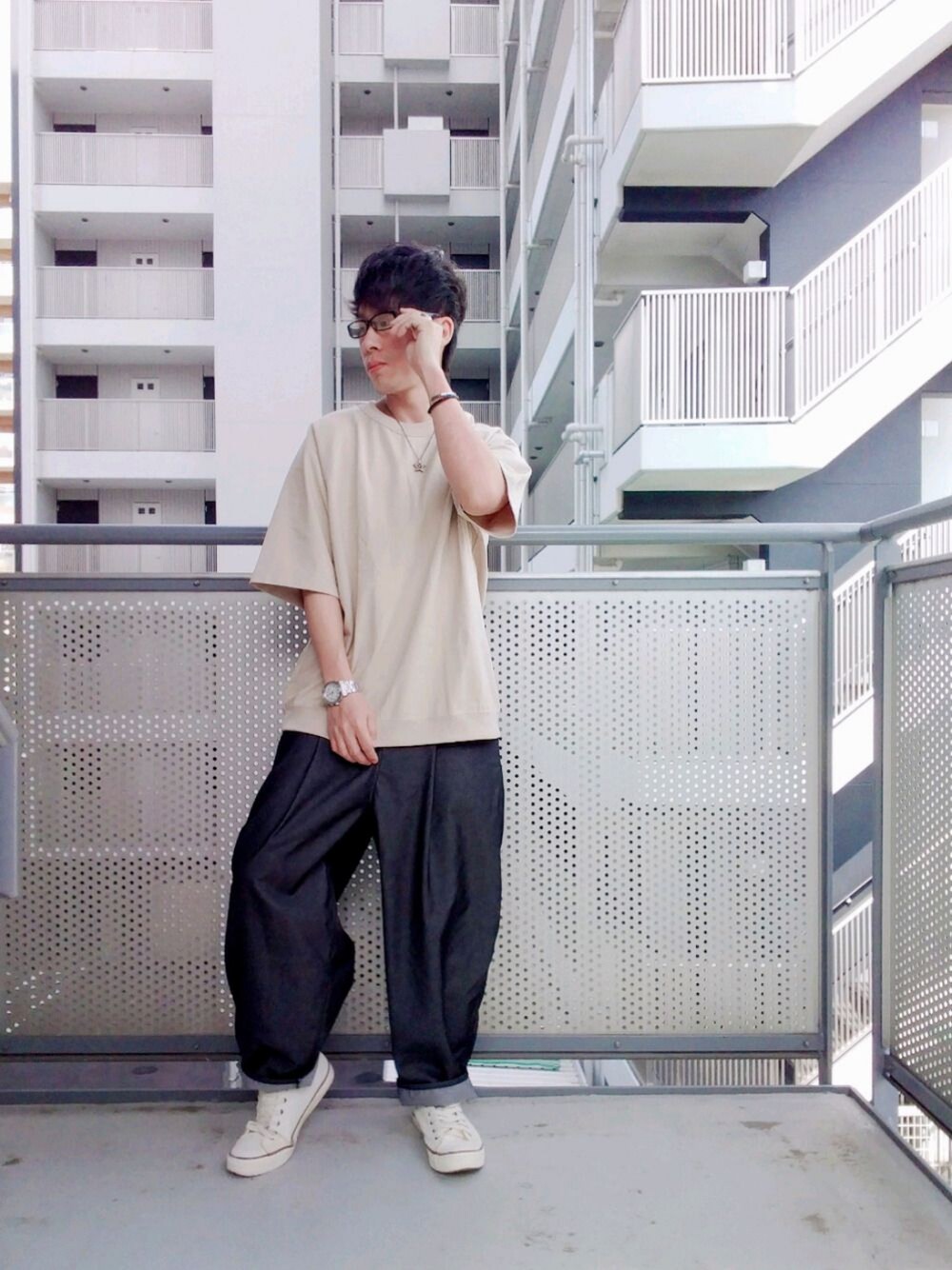 「おしゃれさんと繋がりたい、お洒落さんとつながりたい、低身長、UNIQLO、ユニクロ、プチプラ、ビッグシルエット、休日スタイル、ベージュ」｜「PPFMのアイテム（シューズ、ホワイト系）」を使った、ゆきだるまさん（メンズ・168cm）の春コーディネートの1枚目の写真