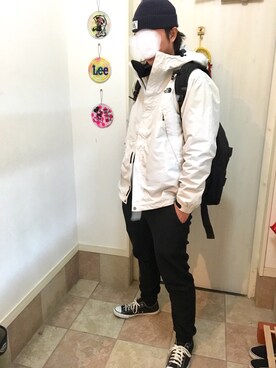 「アイテム（マウンテンパーカー、ホワイト系）」を使った、マンジロウさん（メンズ・182cm）の春コーディネート