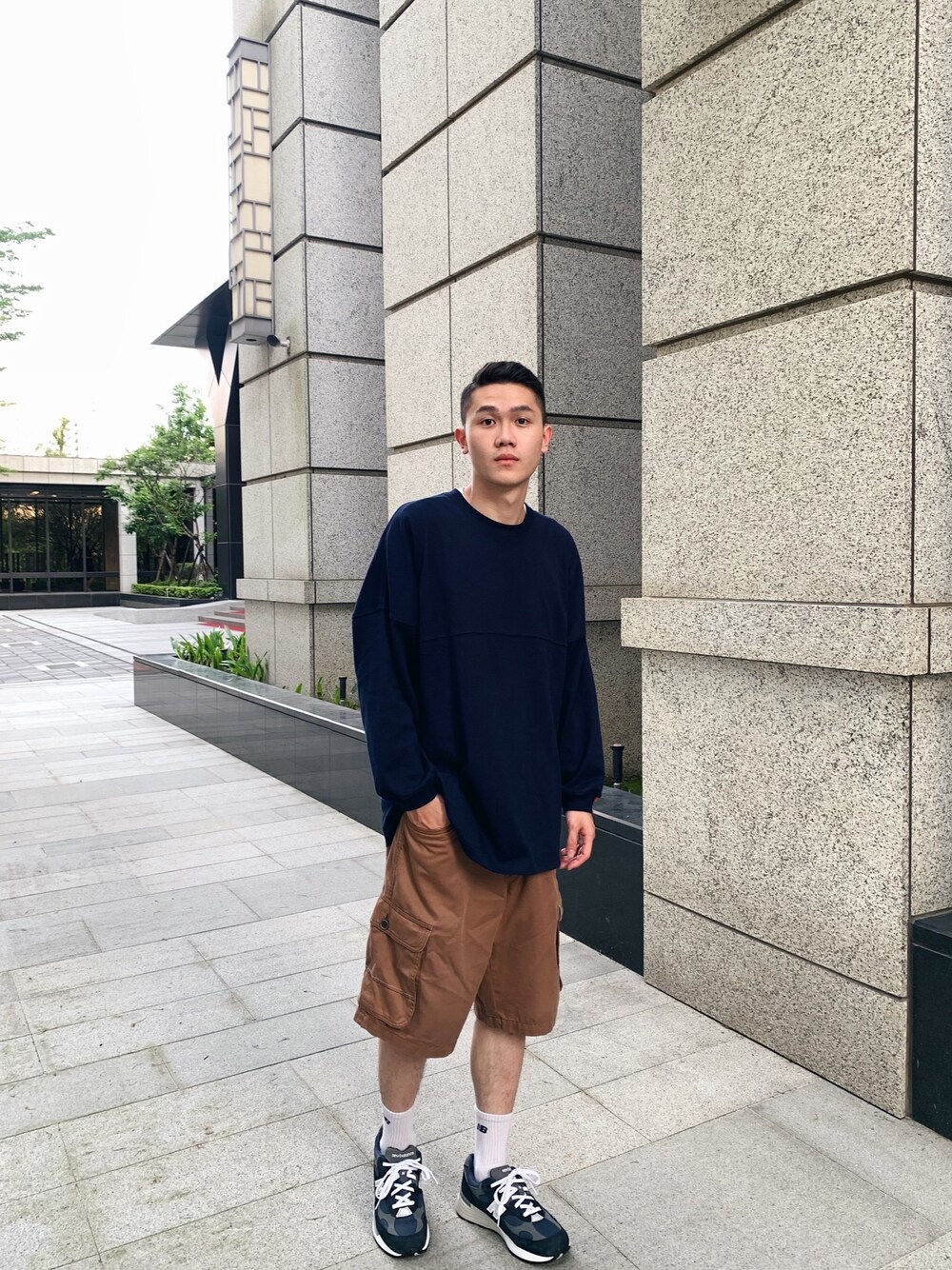 「ootd、街頭穿搭」｜「obedientのアイテム（その他トップス、ブルー系）」を使った、藍浩宇さん（メンズ・180cm）の春コーディネートの1枚目の写真