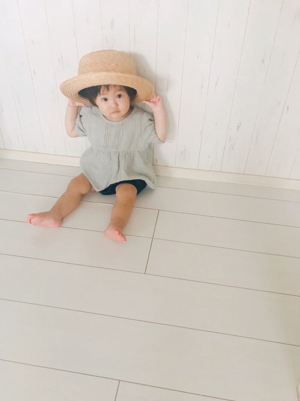 「休日スタイル、キッズファッション、女の子コーデ、プチプラコーデ、麦わら帽子、1歳、80cm、デニムパンツ、かぼちゃパンツ、いいね、save、フォローお願いします🤑」｜「Ungridのアイテム（ハット、ベージュ系）」を使った、miipuuさん（キッズ・80cm）の夏コーディネートの1枚目の写真