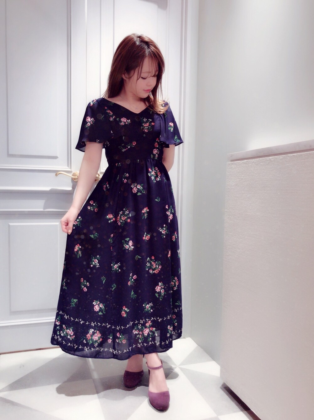 「春、大人カジュアル、休日スタイル、花柄、ロングワンピース、ootd、春コーデ、お出かけコーデ」｜「Supreme.La.La.のガーデンパネルプリントワンピース（ワンピース、ブルー系）」を使った、Mai Hiranoさん（レディース・158cm）の冬コーディネートの1枚目の写真