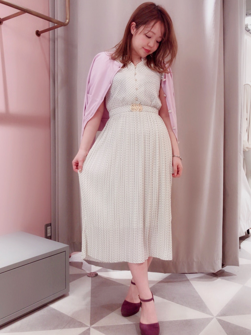 「はるコーデ、休日コーデ、おしゃれさんと繋がりたい、オトナ女子、outfit、spring、ドットワンピ、ドット、ドットワンピース、デートスタイル（WOMEN）」｜「Supreme.La.La.のシンプルカラーカーディガン（カーディガン/ボレロ、ピンク系）」を使った、Mai Hiranoさん（レディース・158cm）の春コーディネートの1枚目の写真