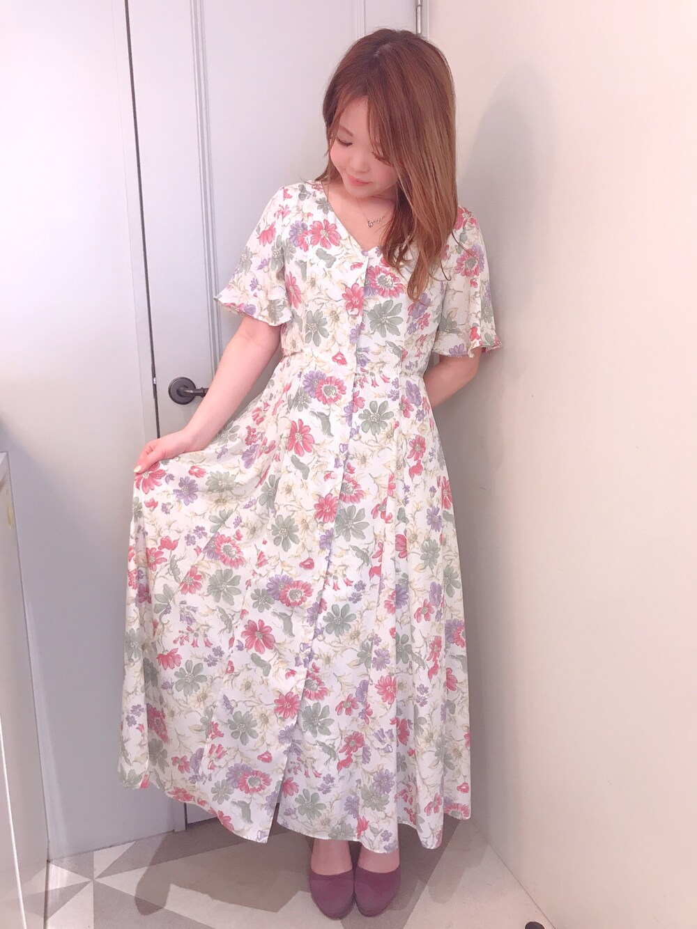 「花柄ワンピース、ロングガウン、夏コーデ、ロングワンピース、おしゃれさんと繋がりたい」｜「Supreme.La.La.のオールドフラワーガウンワンピース（ワンピース、ピンク系）」を使った、Mai Hiranoさん（レディース・158cm）の春コーディネートの1枚目の写真