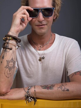 「MARC JACOBS（マークジェイコブス）のアイテム（ファッション雑貨）」を使った、Arlindo Grundさん（メンズ・183cm）の冬コーディネート