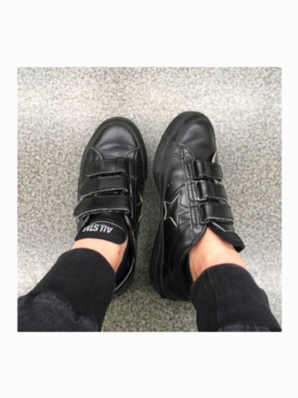 「古着、ONE STAR」｜「CONVERSEのアイテム（スニーカー、ブラック系）」を使った、ゆうさん（レディース・160cm）の秋コーディネートの1枚目の写真