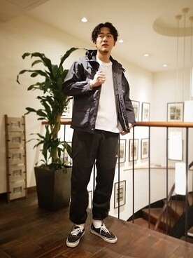 「シップス」｜「アイテム（マウンテンパーカー）」を使った、門内さん（メンズ・189cm）の秋コーディネート