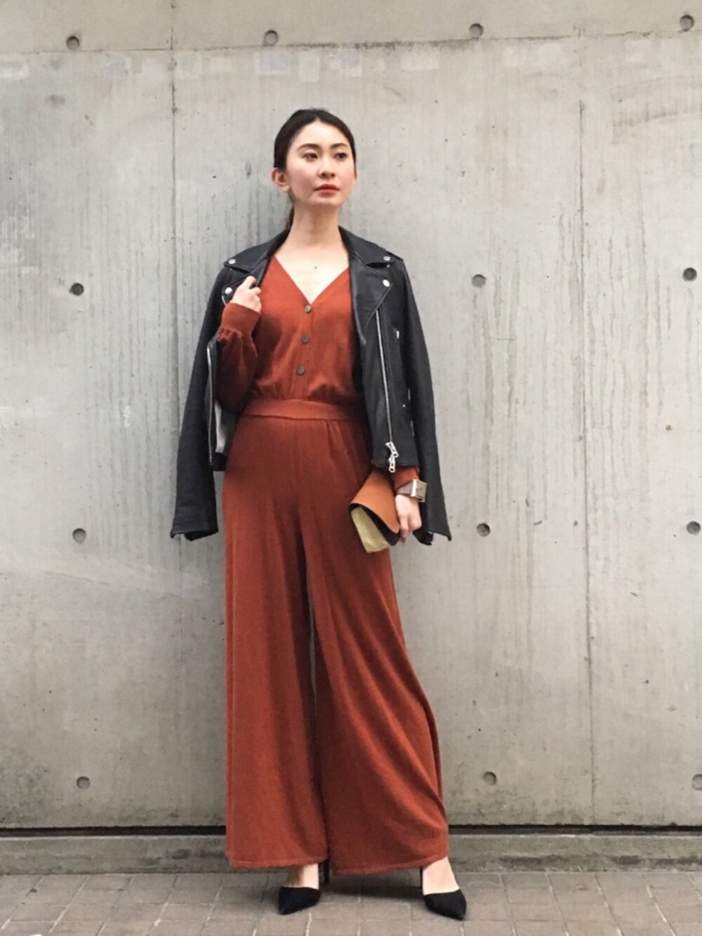 「シンプルコーデ、カジュアルコーデ、ラクチンコーデ、リラックススタイル、ライダース、ootd、大人カジュアル、オトナカジュアル、DRWCYS、ドロシーズ(DRWCYS)」｜「DRWCYSのラムレザーライダース（ライダースジャケット、ブラック系）」を使った、DRWCYS・PR 生駒典子さん（レディース・159cm）の冬コーディネートの1枚目の写真
