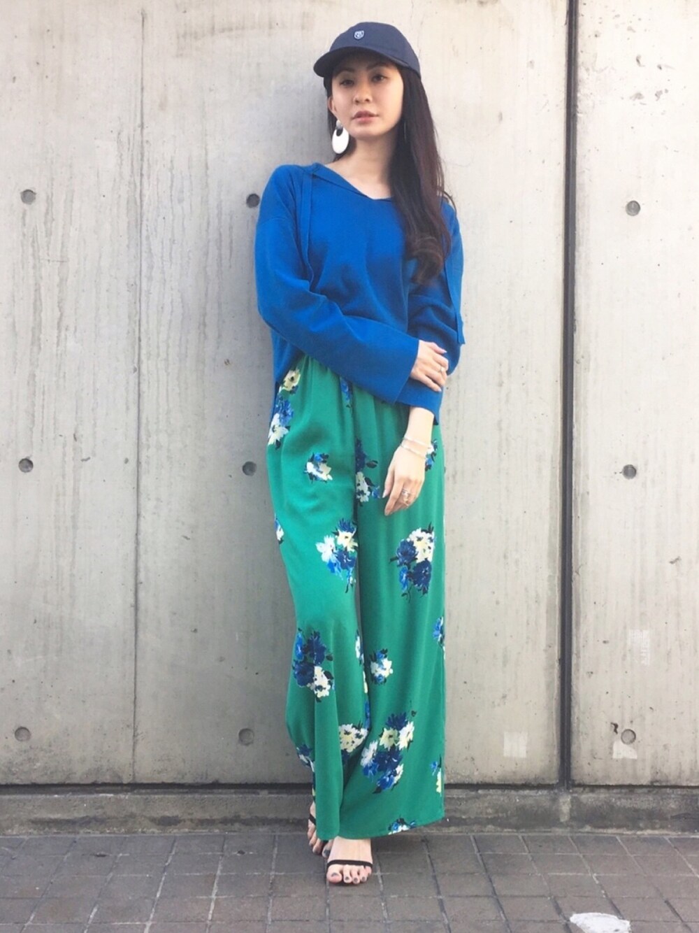 「春コーデ、休日コーデ、カジュアル、大人カジュアル、outfit、スポーツミックス、キャップ、リラックススタイル、DRWCYS、ドロシーズ(DRWCYS)」｜「BRIXTONのアイテム（キャップ、ブルー系）」を使った、DRWCYS・PR 生駒典子さん（レディース・159cm）の春コーディネートの1枚目の写真