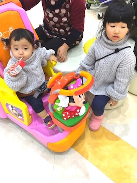 「アイテム（ニット/セーター）」を使った、AIMIさん（キッズ・100cm）の冬コーディネート