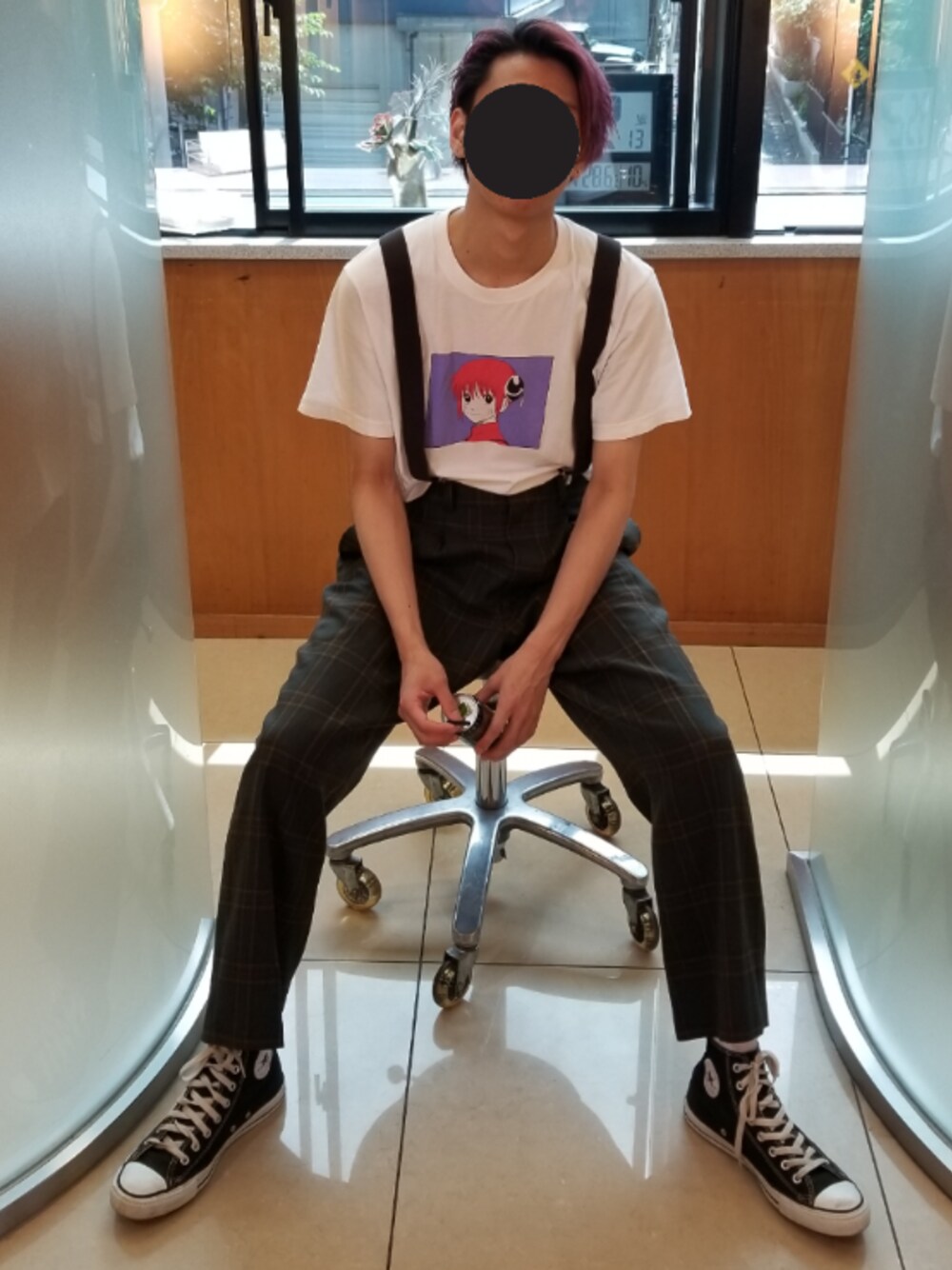 「夏、シンプルコーデ、タックイン、UT、UNIQLO、サスペンダー、コンバース、プチプラ、モノトーン」｜「UNIQLOのアイテム（Tシャツ/カットソー、ホワイト系）」を使った、かをるさん（メンズ・176cm）の夏コーディネートの1枚目の写真