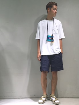 「アイテム（コインケース、ブルー系）」を使った、藤村 拓実さん（メンズ・180cm）の夏コーディネート