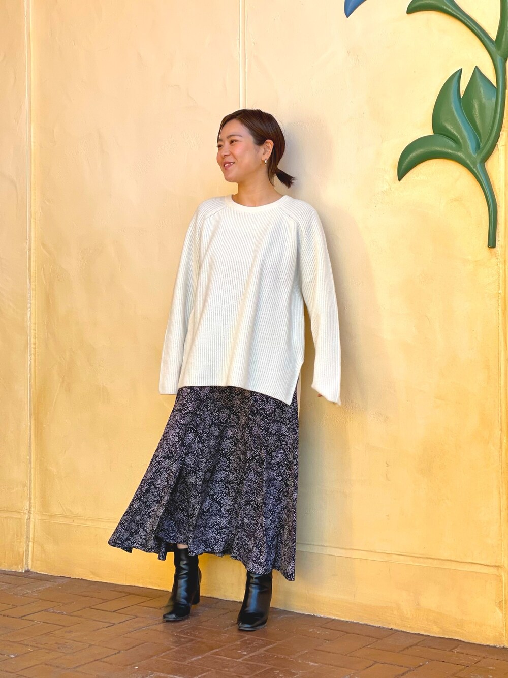 「オトナカジュアル、冬、低身長コーデ、レイヤード、いいね、save、フォローお願いします🤑、キャミワンピ、ニット、オフホワイト、リヴドロワ」｜「RIVE DROITEの《ふっくらとした風合いが魅力》プレミアムホワイトウールニット（ニット/セーター、ホワイト系）」を使った、natsuさん（レディース・153cm）の冬コーディネートの1枚目の写真