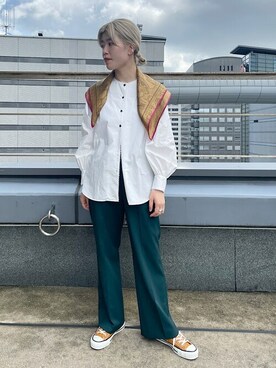 「アイテム（バンダナ/スカーフ、ゴールド系）」を使った、滝田さん（レディース・164cm）の秋コーディネート