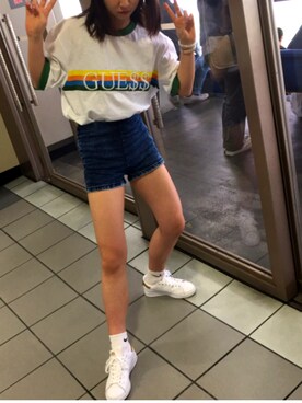 「Guess（ゲス）のアイテム（Tシャツ/カットソー、ホワイト系）」を使った、yunaさん（レディース・160cm）の春コーディネート