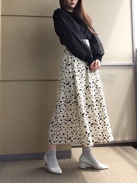 「アイテム（パンプス、グレー系）」を使った、みっちゃそさん（レディース・165cm）の春コーディネート