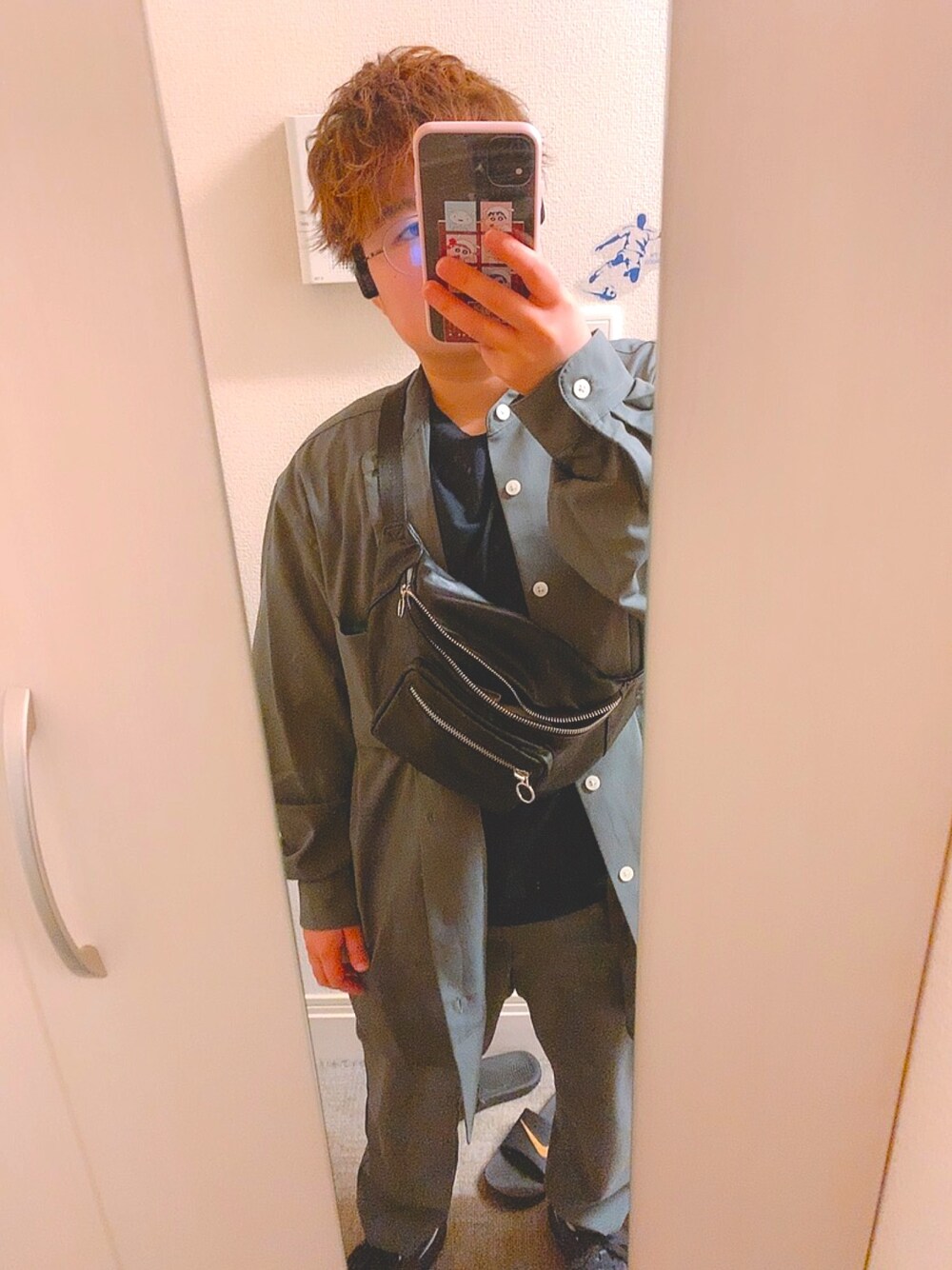 「シンプルコーデ、プチプラコーデ、プチプラ、GU、UNIQLO U、低身長コーデ、低身長男子、おしゃれさんと繋がりたい」｜「GUのアイテム（ノーカラージャケット、グリーン系）」を使った、taaaboさん（メンズ・146cm）の春コーディネートの1枚目の写真