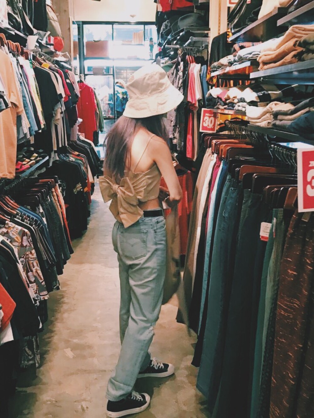 「summer、girl、VINTAGE、90’s、夏コーデ」｜「NOIRのアイテム（ベスト、ベージュ系）」を使った、CHOIさん（レディース・162cm）の夏コーディネートの1枚目の写真