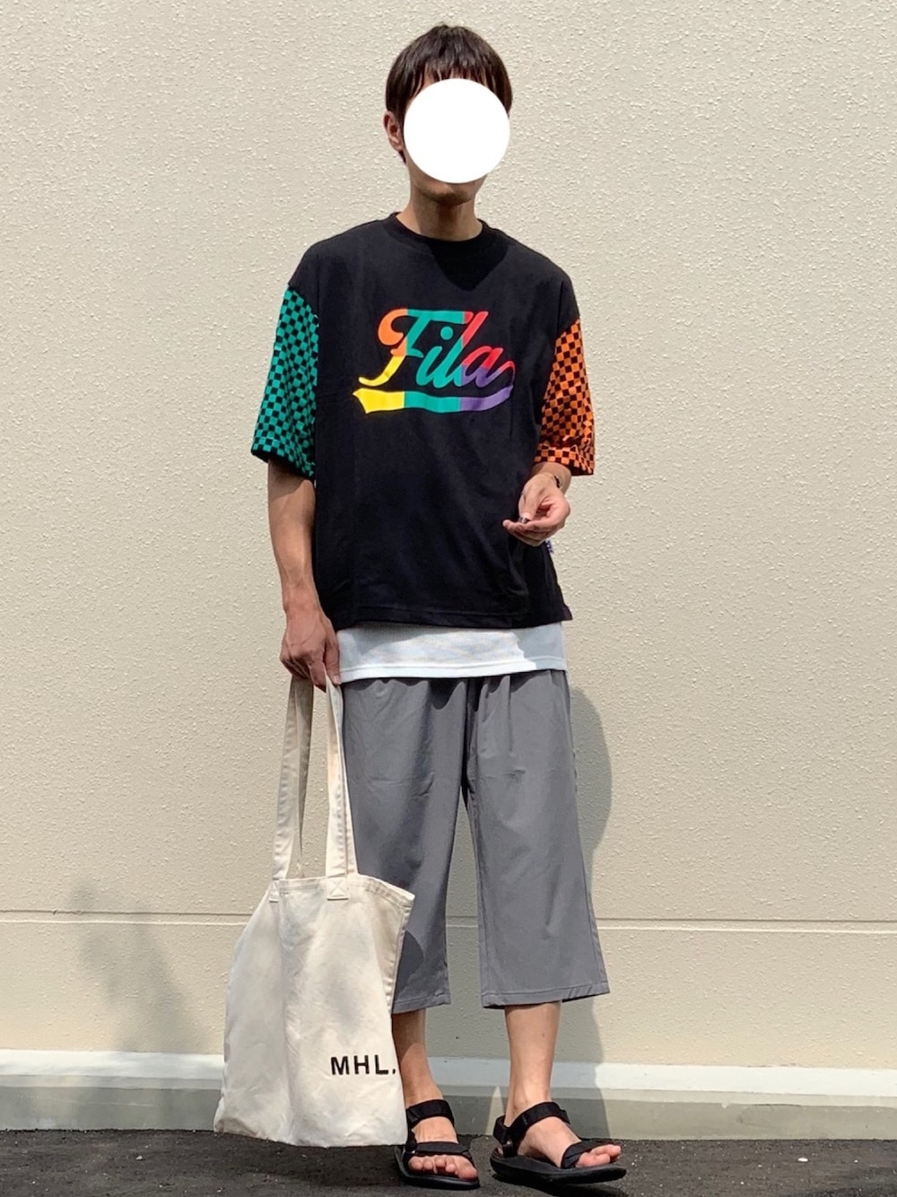 「夏だ！Tシャツ着よう！、FILA、夏コーデ、夏、カットソー、Tシャツ、ガウチョパンツ、RAGEBLUE、レイヤードスタイル、サンダル」｜「FILA HERITAGEの【FILA heritage】フロントプリント 半袖Tシャツ（Tシャツ/カットソー、ブラック系）」を使った、ノエル（40代お洒落コーデ）さん（メンズ・178cm）の夏コーディネートの1枚目の写真