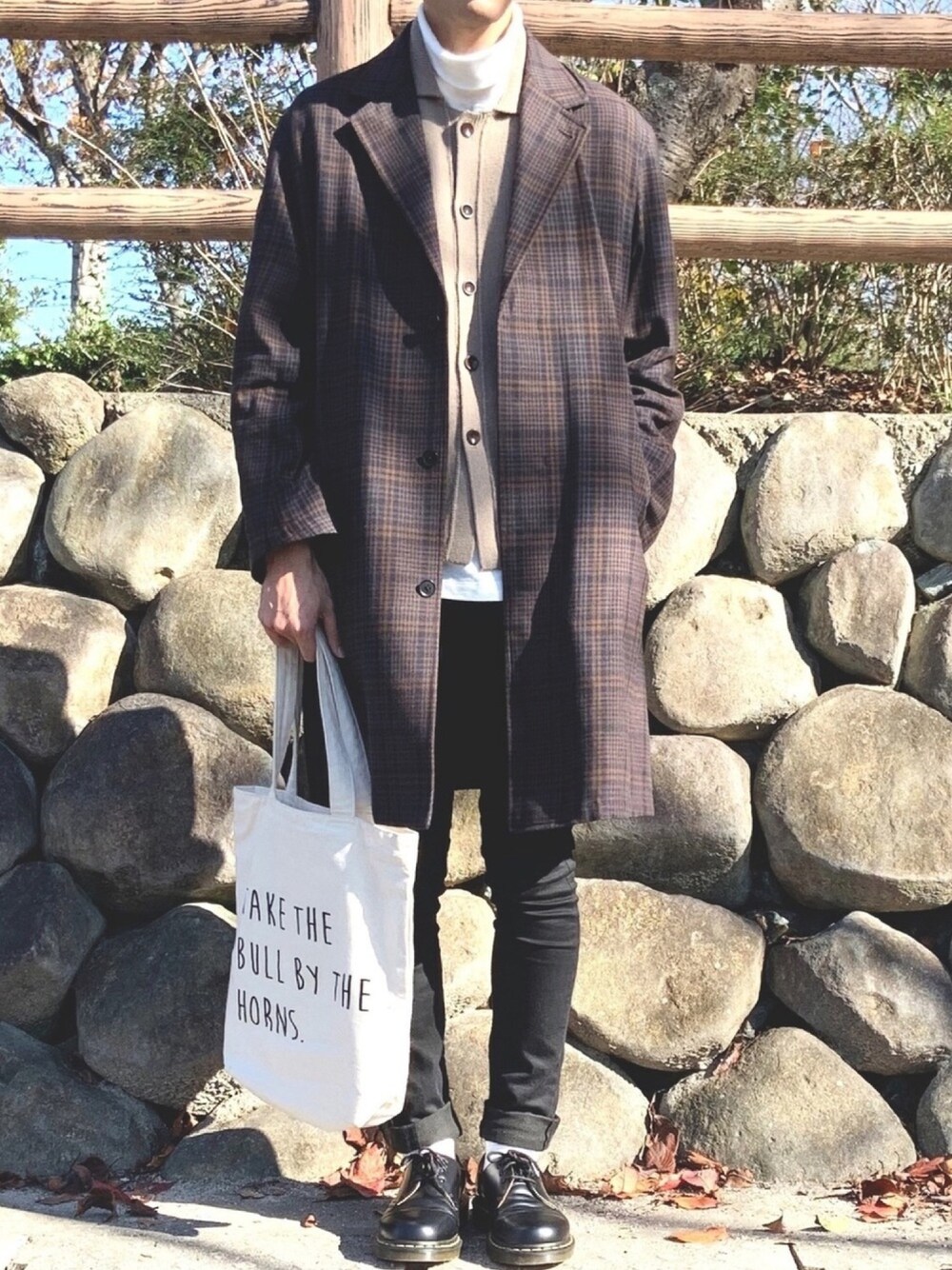 「チェック、タートルネック、チェスターコート、Steven Alan、カーディガン、黒スキニー、ロールアップ、シンプル、冬、LIDnM」｜「Steven Alanの＜Steven Alan＞ C/W CHECK CHESTER COAT/コート（チェスターコート、グレー系）」を使った、ノエル（40代お洒落コーデ）さん（メンズ・178cm）の冬コーディネートの1枚目の写真
