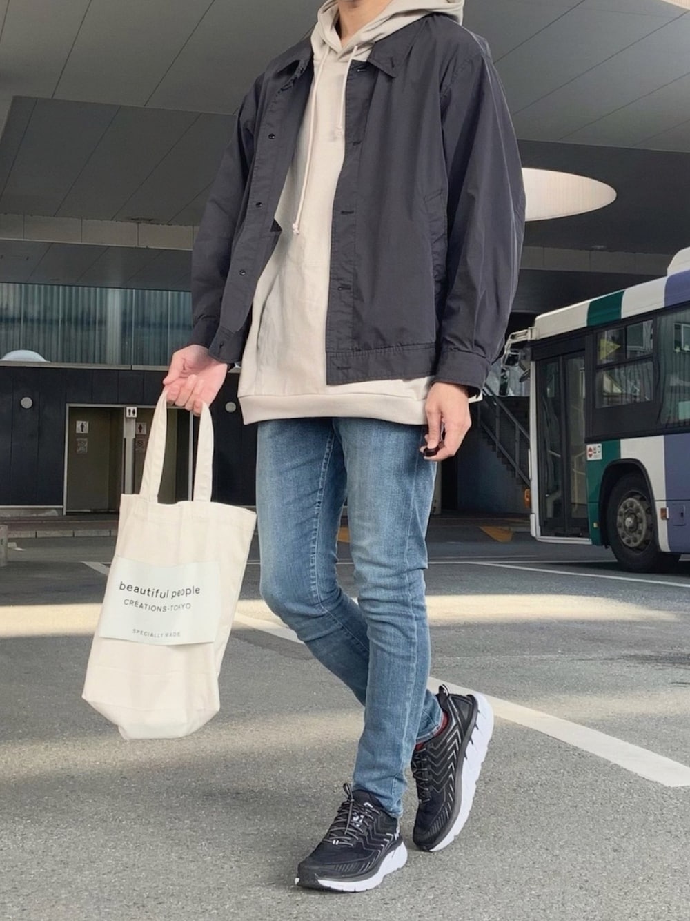 「私の推しブランド、Steven Alan、ブルゾン、パーカー、remer、スキニーデニム、HOKAONEONE、トートバッグ、シンプル、春コーデ」｜「Steven Alanの＜Steven Alan＞ TC TYPEWRITER DARUMA DRZLR JACKET/ブルゾン（ブルゾン、グレー系）」を使った、ノエル（40代お洒落コーデ）さん（メンズ・178cm）の冬コーディネートの1枚目の写真