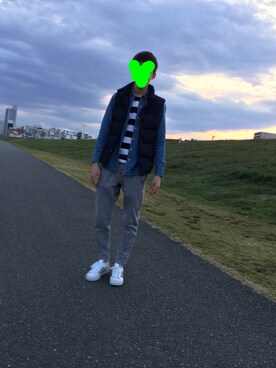 「UNIQLO（ユニクロ）のMEN デニムジャケット（ブルゾン、ブルー系）」を使った、拓真さん（メンズ・181cm）の春コーディネート
