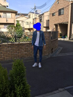 「UNIQLO（ユニクロ）のMEN デニムジャケット（ブルゾン、ブルー系）」を使った、拓真さん（メンズ・181cm）の春コーディネート