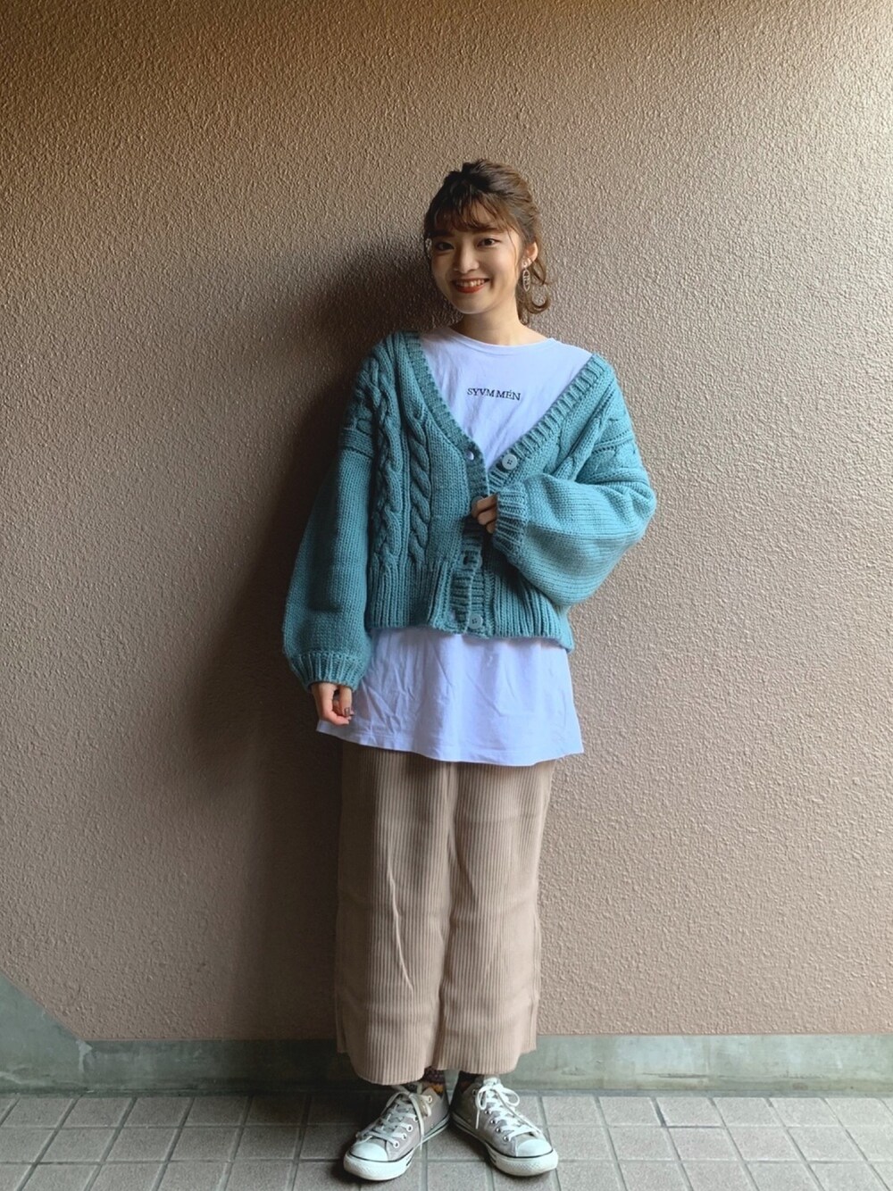 「Kastane、冬、オトナカジュアル、カジュアル、今日のコーデ、ootd、サックスブルー、ラフ、ロンT」｜「Kastaneの刺繍ロゴルーズロンTee（Tシャツ/カットソー、ホワイト系）」を使った、®️inaさん（レディース・159cm）の冬コーディネートの1枚目の写真