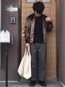 「総柄トップス」｜「アイテム（ジャケット/アウター）」を使った、きみ太郎さん（メンズ・170cm）の春コーディネート